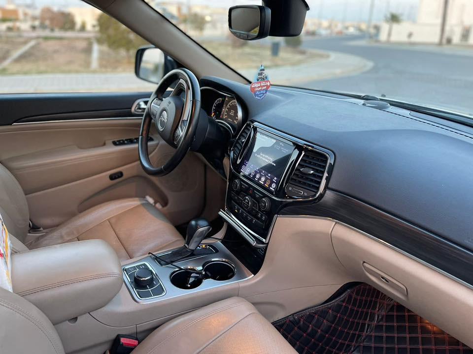 جيب كراند شيروكي ماخذه صفر من شركه هارلم اربيل 
بيهه تكحيل شخط باب عكس السايق 
كلشي مكفول 
ماشيه ١٢٥ الف كم قابل للزياده 
صيانات كله شركه هارلم 
السعر ٢٩٠ ورقة 

***********
