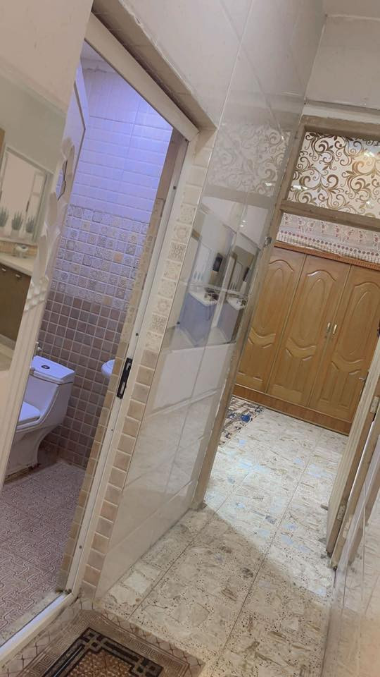 السلام عليكم بيت زراعي سند 25 منطقه المشتل خلف الامن العامه فرع بنجرجي الخلفاء مساحه 105 متر بناء حديث 2020 طابقين الطابق الاول مدخلين استقبال وصاله وغرفه نوم ومطبخ خارجي وحمام الطابق ثاني 2 غرف نوم كبار +صاله الطابق الثالث بيتونه +سطحين السعر 230 وبي مجال الاتصال ***********واتساب
