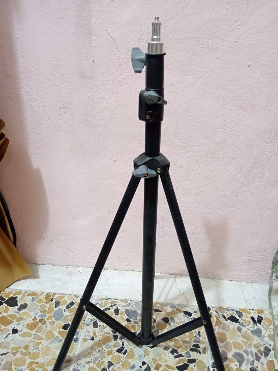 استاند كاميرا . اضاءة كاميرا قويه . استاند موبايل . استاند منضدي موبايل  / جدد ما مستخدمات اسعارهم مناسبه جدا .. سعار خاص


**إذا كنت صاحب هذا الإعلان وتريد حذفه لأي سبب، رجاءا أرسل رسالة إلى الدعم الفني**
