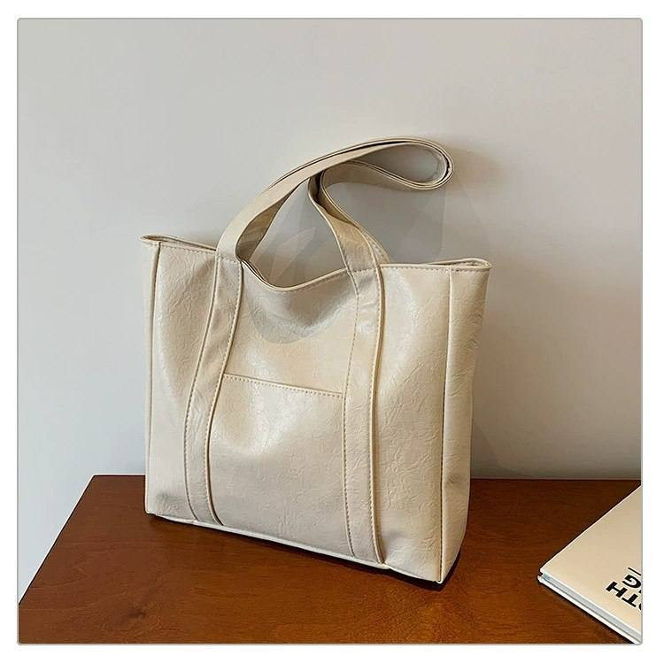 توت باك كيوت جلد ناعم وطري
✨
جودة عالية وموديل عصري نازك ❤️
مناسب لـ: الموظفات، الاستخدام اليومي، الطالبات، الماميات
القياس 30x31

الدرزن يحتوي على 12 قطعة
اقل طلب نص درزن مخازن بغداد

https://t.me/ft568


**إذا كنت صاحب هذا الإعلان وتريد حذفه لأي سبب، رجاءا أرسل رسالة إلى الدعم الفني**