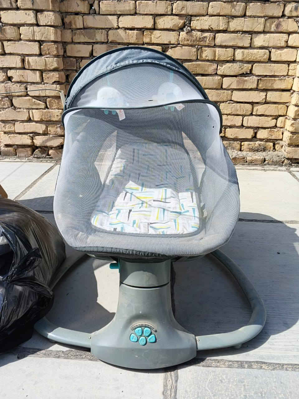 السلام عليكم كاروك وهزازه اطفال وجربايه حديد الحد 6سنوات والياخذهن كلهن الحجله هديه للبيع ومستعملات استعمال قليل /كوت الزهراء ***********
