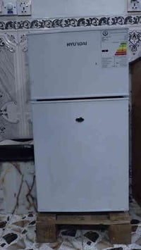 ثلاجه للبيع مكان بغداد غزليه سعر 200 __ 07719889468