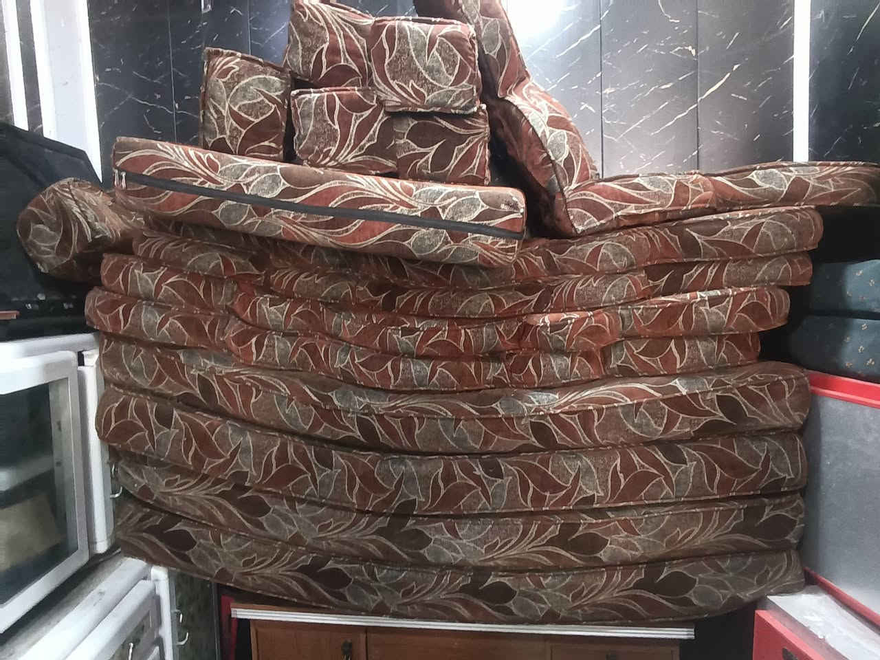 السلام عليكم جلسه للبيع الجلسه ٤ دواشك ٨امتار نضيفه ١٥٠ اوبيه مجال الرقم ***********
