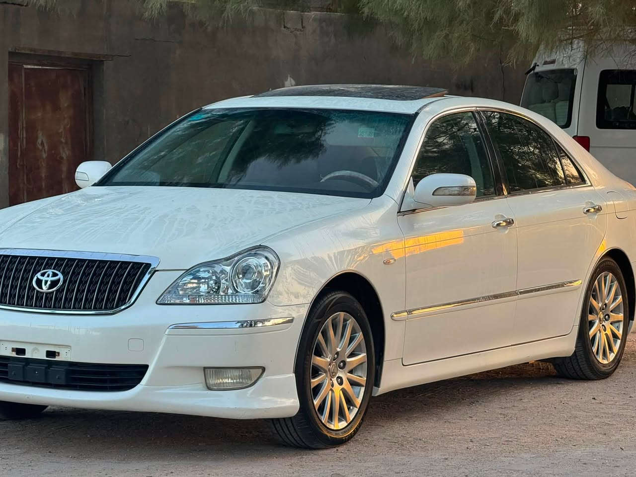 سلام عليكم 
ماجستا للبيع فقط 
رقم بصره قرار 102 تسجيل جديد بأسمي 
لون ابيضّ صدفي 
موديل 2005 
فول مواصفات 1/1 الاخير 
5دكم 
3بردات 
ثلاجه 
تبريد 3 قطع 
فتحه سلايت 
جلد اسود ملكي 
داخل صاج احمر 
جوبلسات 
تبريد ثلج 
باقي تفاصيلها خاص 
مكان السياره بصره 
السعر اتصل وتدلل 
*********** 
ملاحضه مكلف بلنشر اي ستفسار اتصل
