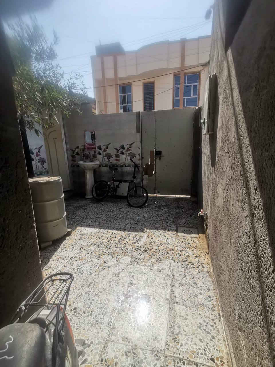 السلام عليكم يتوفر عرض جديد
مشتمل طولاني مساحه 100متر 
تفاصيل : المشتمل بناء حديث وجها على الشمس 
المكان : شارع ابو الفضل المربع الذهبي 
السعر :75مليون وقابل للتفاوض شي بسيط 
رقم الهاتف للتواصل او الاستفسار:***********
شرفونه وحياكم الله
