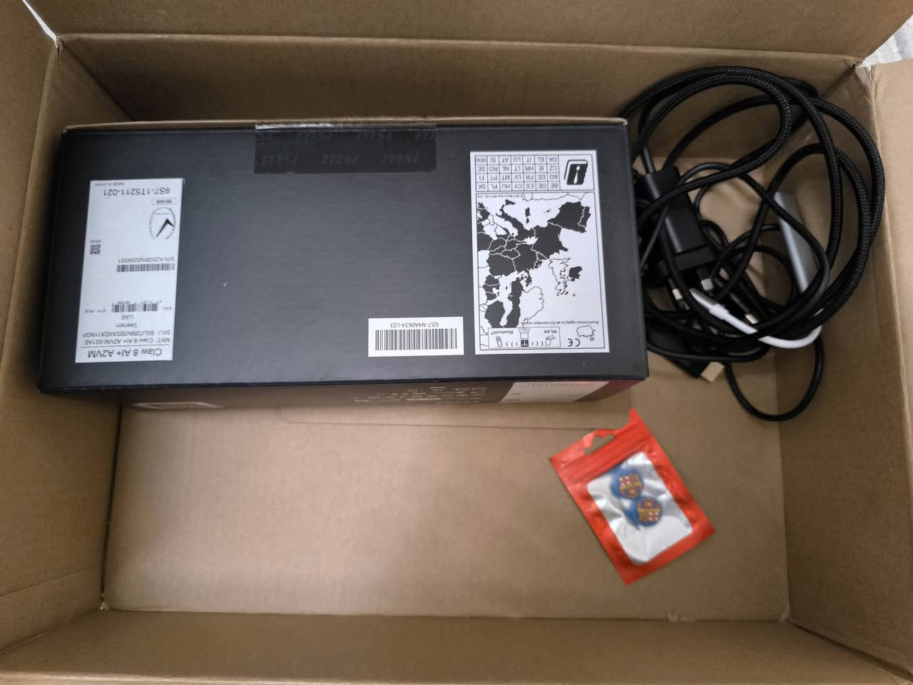MSI CLAW 8 AI+
Windows 11
كرت الشاشة: Intel ArcTM 140V
الذاكرة (RAM): 32 جيجابايت
الحجم: 8 بوصة تعمل باللمس (IPS-level). ( 1920 x 1200)
البطارية: سعة ضخمة تبلغ 80 واط/ساعة (6 خلايا)
مساحة التخزين:  1 تيرا (NVMe PCIe Gen
2 منفذ ThunderboltTM 4 (يدعمان الشحن ونقل الصورة).
قارئ بطاقات Micro SD.
منفذ سماعات 3.5 ملم.
الاتصال: دعم Wi-Fi 7 وبلوتوث 5.4.

نظيف جدا استعمال جدا قليل

 اضافات كفر حماية وحماية للشاشة مع كارتون كامل شاحنة 65 واط وكيبل HDMI خاص للربط بلشاشة

السعر 1,200,000


**إذا كنت صاحب هذا الإعلان وتريد حذفه لأي سبب، رجاءا أرسل رسالة إلى الدعم الفني**