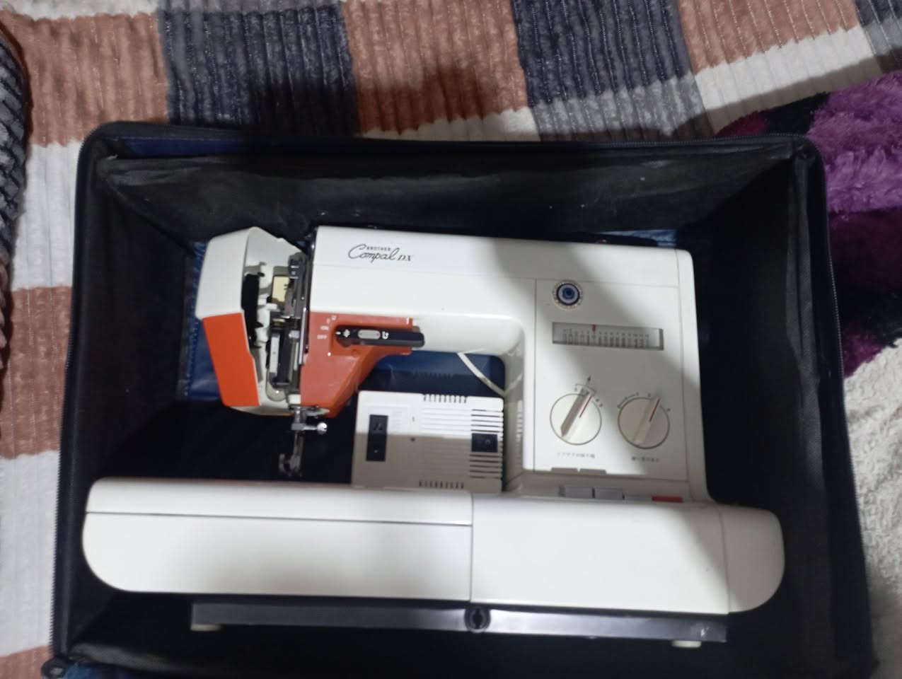 سلام عليكم  
عليكم مكينه خياطه البيع 
مكينه خياطها يخبل وجديدي 
واسم المكينيه بلذر تكريس بيعه 
 السعر 120بيهاه مجال 
الستفسار علا رقم ***********
