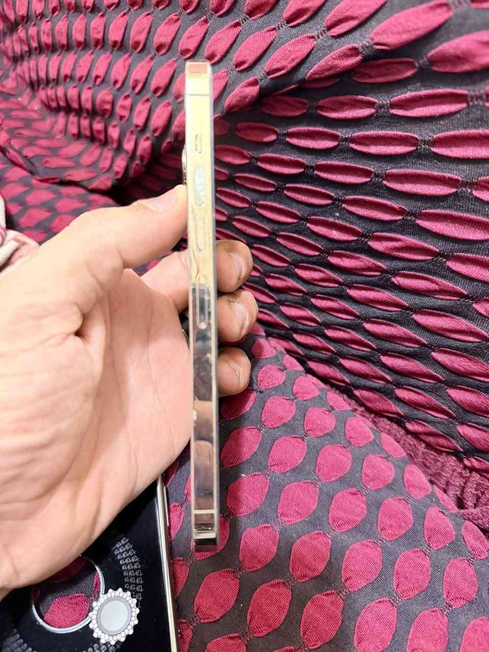 السلام عليكم 13 برو ماكس للبيع ***********
