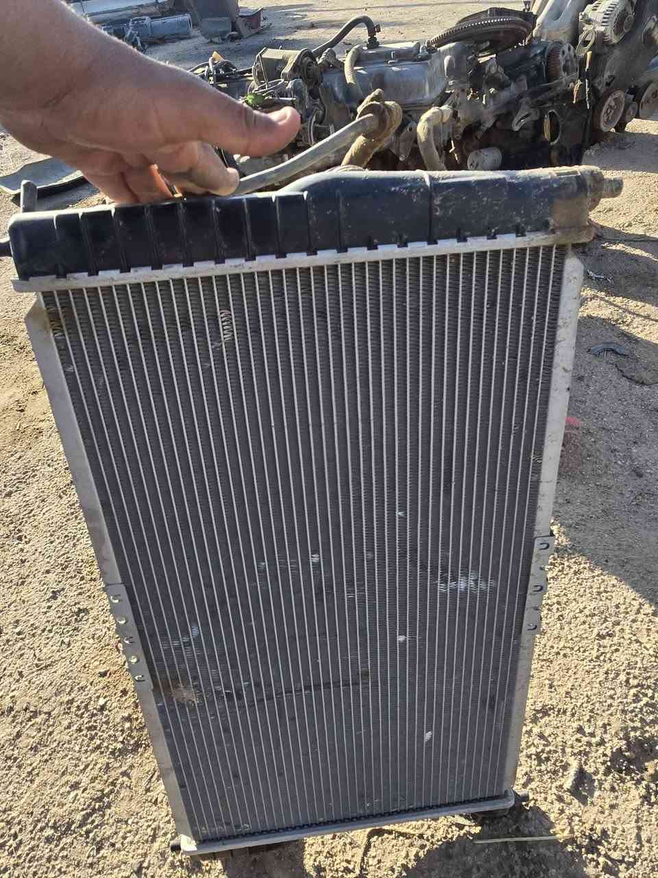 سلام عليكم للبيع  بيبان دليو لكنزا صفحت اليمنه زائد راديتر هوه والمراوح جديد اتصل *********** مكان بابل مشروع المسيب
