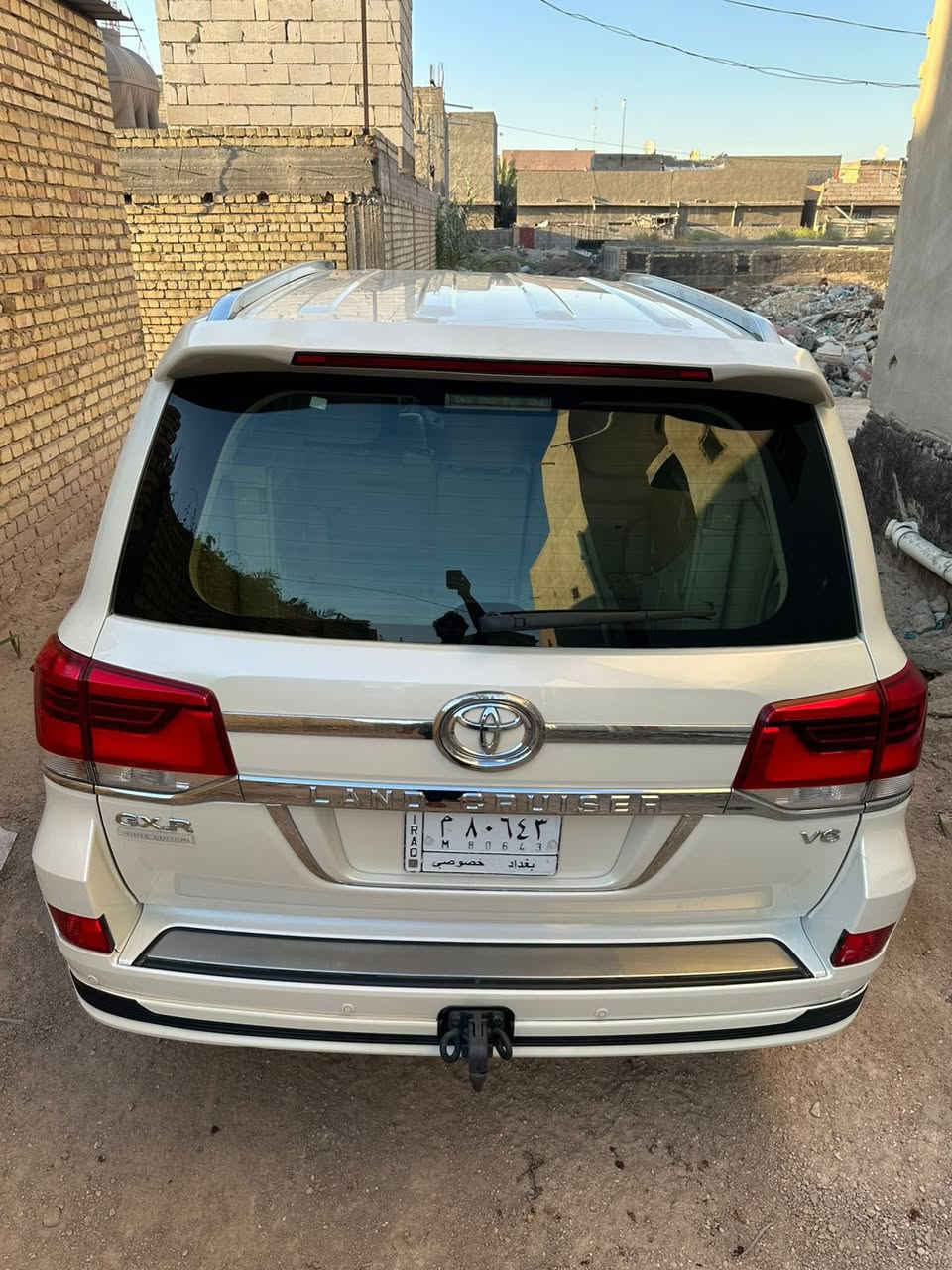 لاندكروز ( ٢٠١٧ ) وايت ادشن
السيارة فول مواصفات 
كامرات 
حساسات 
شاشات 
السيارة كامله تخم تايرات جديد 
فلنچات جديده 
دسكات جديده 
السيارة بيه قطه وحده قبق الجنطه الصغير 
للإستفسار ***********
