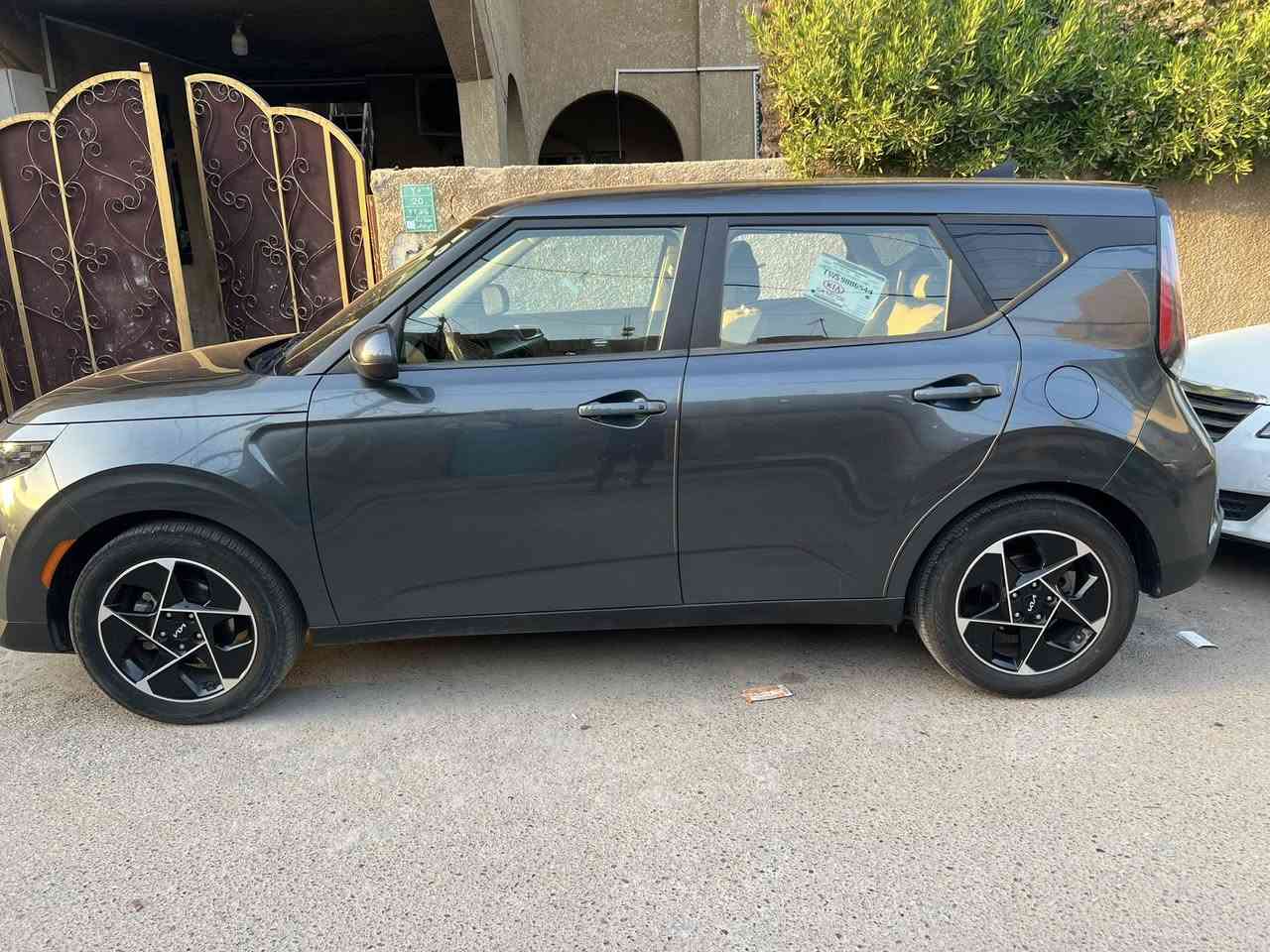 للبيع كيا سول 2023 🚗
سيارة نظيفة وبحالة جيدة، استخدام شخصي ومحافظ عليها، جاهزة للفحص والمعاينة.

✅ موديل 2023
✅ محرك وجير بحالة ممتازة
✅ اقتصادية بالوقود
✅ جاهزة للاستخدام

ضربتها بل جاملخ فقط نفس ما موضح بل سونار وبل صور ولباب مرشوش السياره جاهزه من كلشي وفول موصفات بصمه فتحه تحكمات سعر 155 وبيها مجال الرقم *********** مكان السياره بغداد  بعدها ع ضربتها
