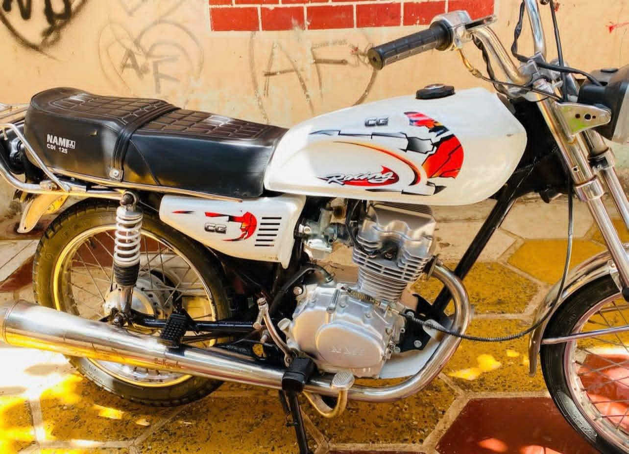 دراجه نامه نضيف وجاهزه ما ناقصه شي 
توني معمره مكينه تشلع تبليط كلش حلوه دراجه رزنه
مكاني هوير متواجد واتساب👈 ***********
