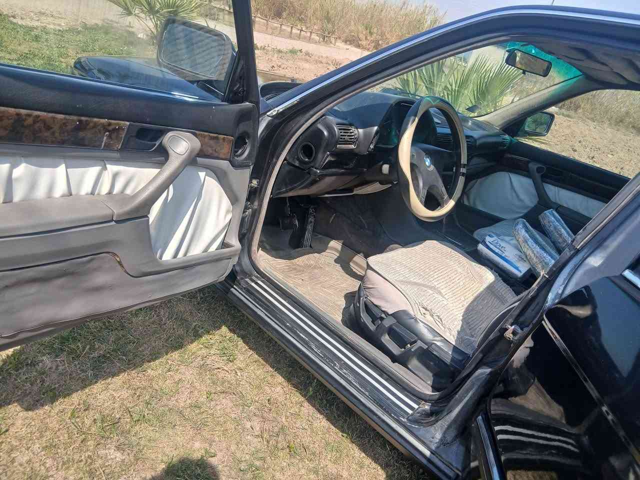 سياره BMW  للبيع او مراوس محرك ٣٥٠٠ مسكر عارضهة ٤٧ بيهة مجال رقم ***********
