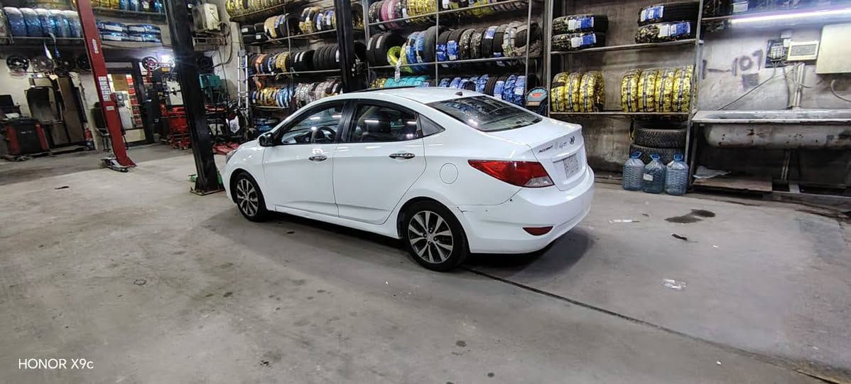 السلام عليكم هونداي اكسنت خليجي  موديل 15 رقم بصره مشروع وطني سنويه لل 27 محرك 1600السياره جاهزه من كلش 
مكان السياره بصره استفسار هاتف ***********
 السعر 93
