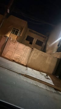 بيت للبيع في السيدية شارع النخل قريب على السريع  يحتوي على ثلاث غرف نو...