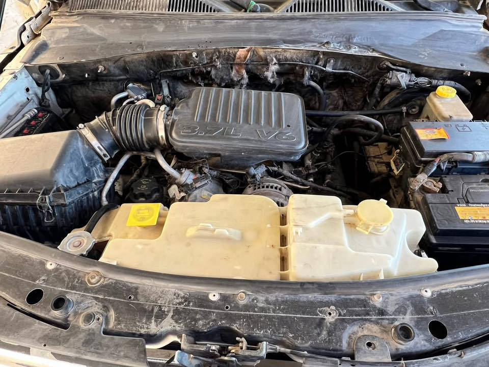 السلام عليكم 
دوج نيترو 2007 رقم سليمانيه 
مكانها بغداد السيارة جاهزة من كلشي
مابيها اي نقص
تبريد شغال تايرات باتري مكينة كير خير من الله
السعر 82 قابل للتفاوض والمراوس 
واتساب ***********
اتصال ***********
