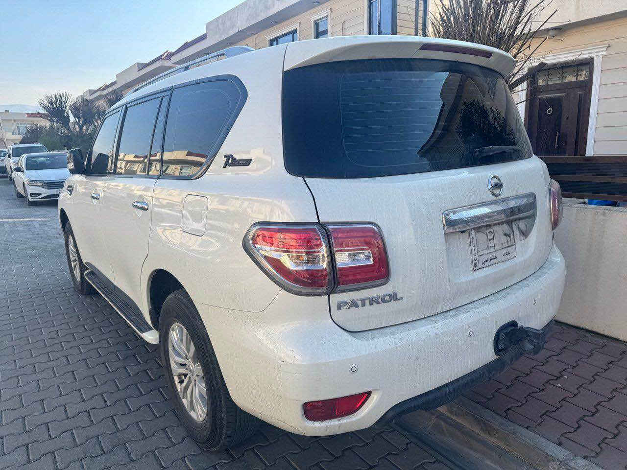 سلام عليكم 
نيسان باترول SE2 
2019 
ابيض 
رقم بغداد حرة بأسمي 
مكفوله حتى الدعاميات من الصبغ ما بيها شخط 
ماشيه 70 الف كيلو قابل للزياده 
محرك 6 سلندر   مكينة4000 مرغوب
سلايد 
مراية وسطية شاشة
ثلاجة
صندوق كهرباء
مكاني بغداد 
عارضها ب365 ورقه وبيها مجال حگ الجية 
*********** بغداد, العراق
