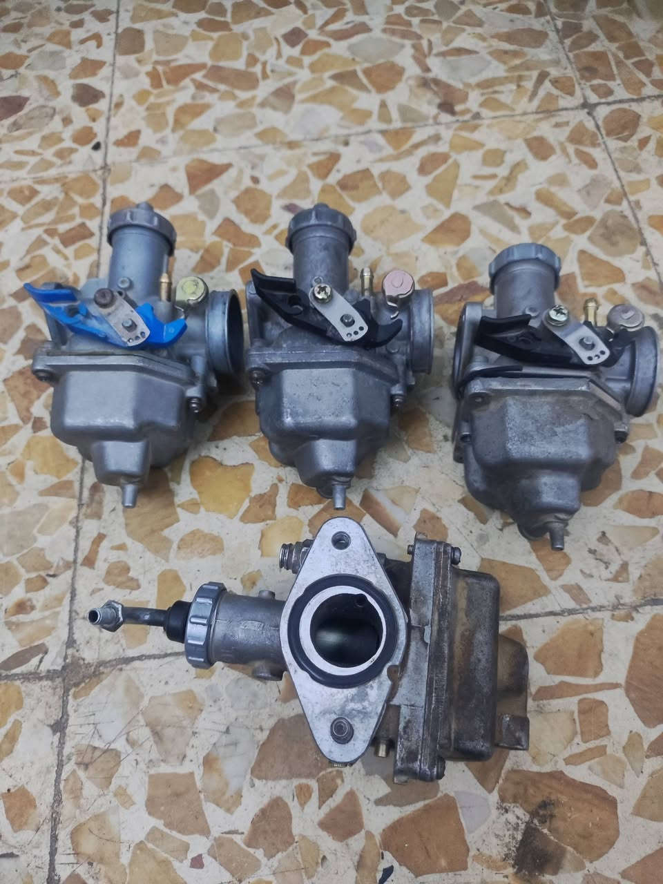 سلام عليكم يالله غراض مال ستوته للبيع كلمن وسعره غراض نضيفه شرط مكاني كربلاء امن داخلي راسلني وتدلل ***********
