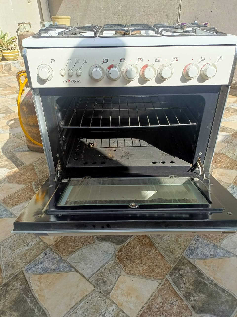 طباخ للبيع مابي عيب للسعر 75 الف وبي مجال الاتصال على الرقم ***********
