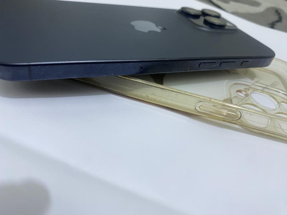 ايفون 15 برو ماكس ذاكره ٢٥٦ الجهاز كلش نضيف ما داخل تصليح كارتونته وياه بطاريه ٨٧سعره مليون مكاني بغداد قريب بوب الشام  ***********
