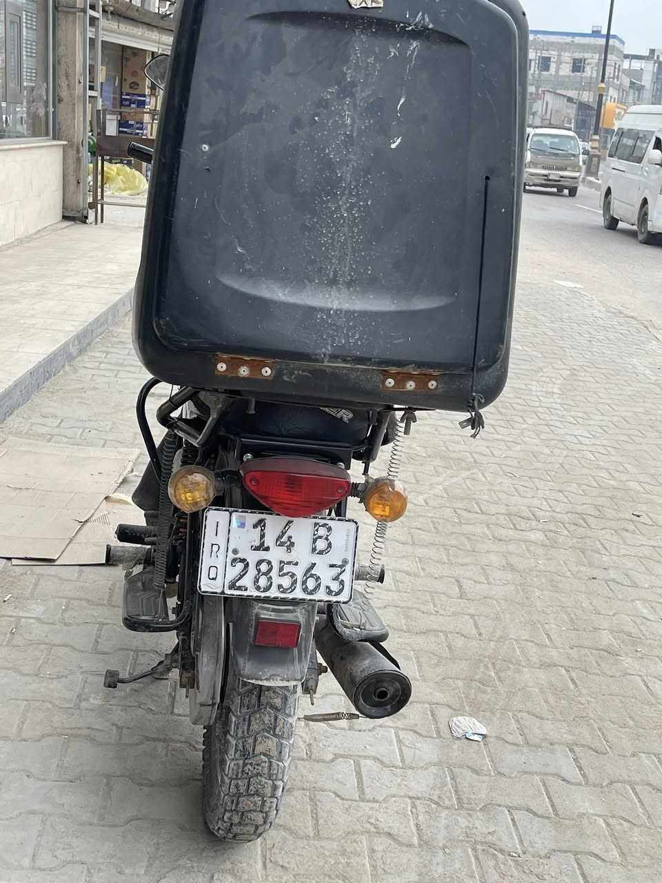 بوكسر جبلي للبيع سنويا ورقم بسمي قبل اشهر طلعته موديل ٢٣مفتوحه مره وحده تجفيت شركه مناقصه شي عله ايدي صار ٣اشهر تارك دلفري ورد ابيع سعر قفل مليونين العنوان ابي الخصيب مهجران عل شارع ***********
