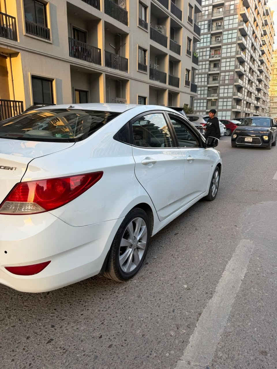 سلام عليكم
اكسنت خليجي 2012 محرك 1600 
بيه ٣ قطع صبغ بدون اي ضرار داخلي 
كير مكيمنه زينات 
السياره حلوه ونضيفه 
عارضه 88  وبيه مجال 
مكاني حي الاعلام 
***********
