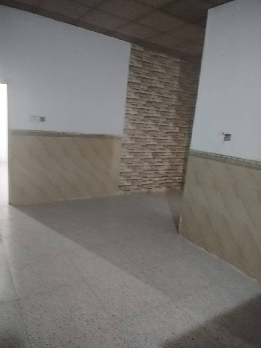بيت للبيع في حي الجامعه ١٠٠ متر طولاني طابق واحد نقص فقط الاستقبال أبظهر السايدين قرب أسواق أبوعلي رقم الهاتف ***********
