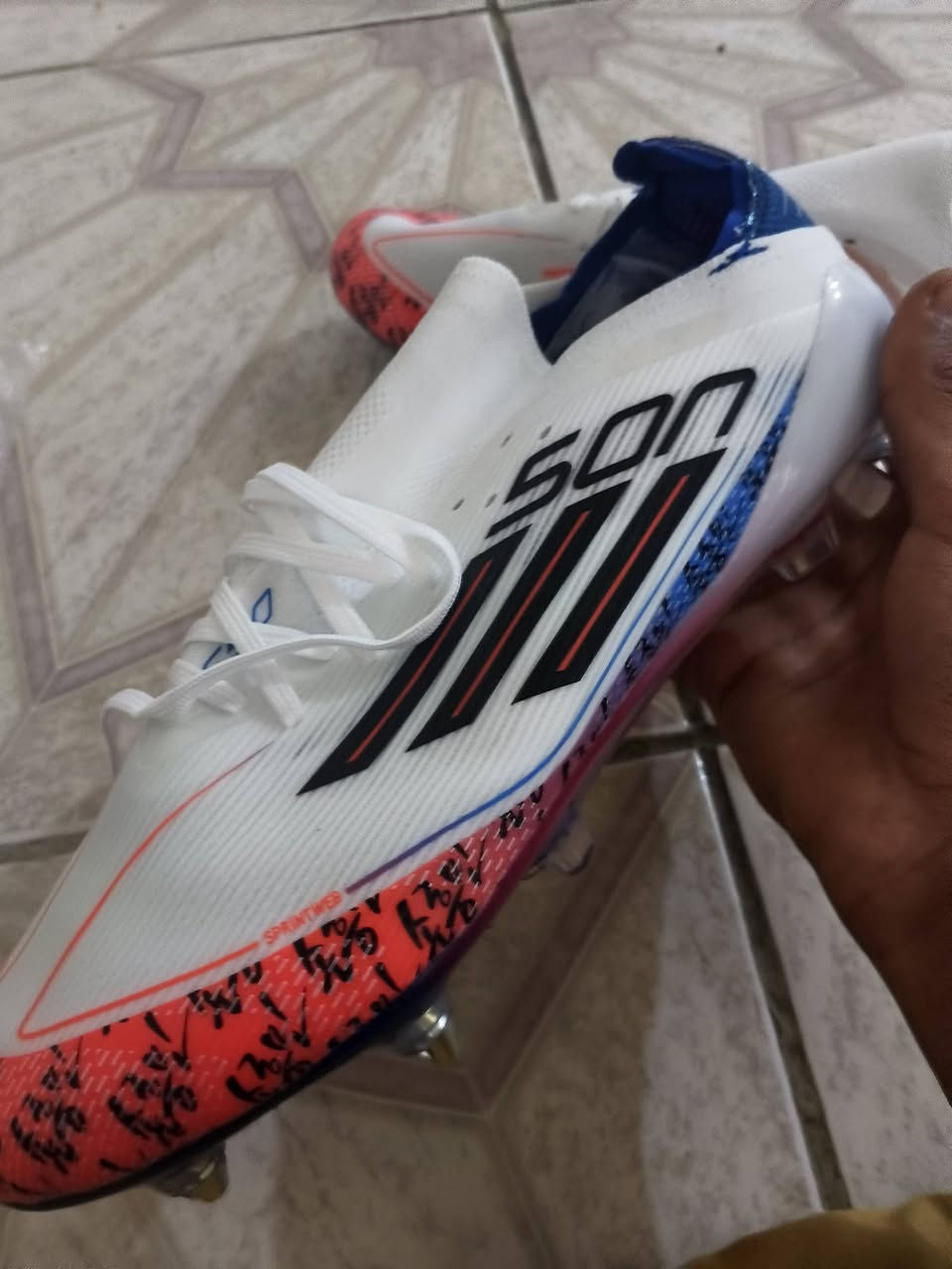 السلام عليكم لابجين للبيع قيم واخض اني ما اعرف بيهن طلعلي بل امزون شوفهن شكد يسون وعلق السعرك
المكان خاص


**إذا كنت صاحب هذا الإعلان وتريد حذفه لأي سبب، رجاءا أرسل رسالة إلى الدعم الفني**