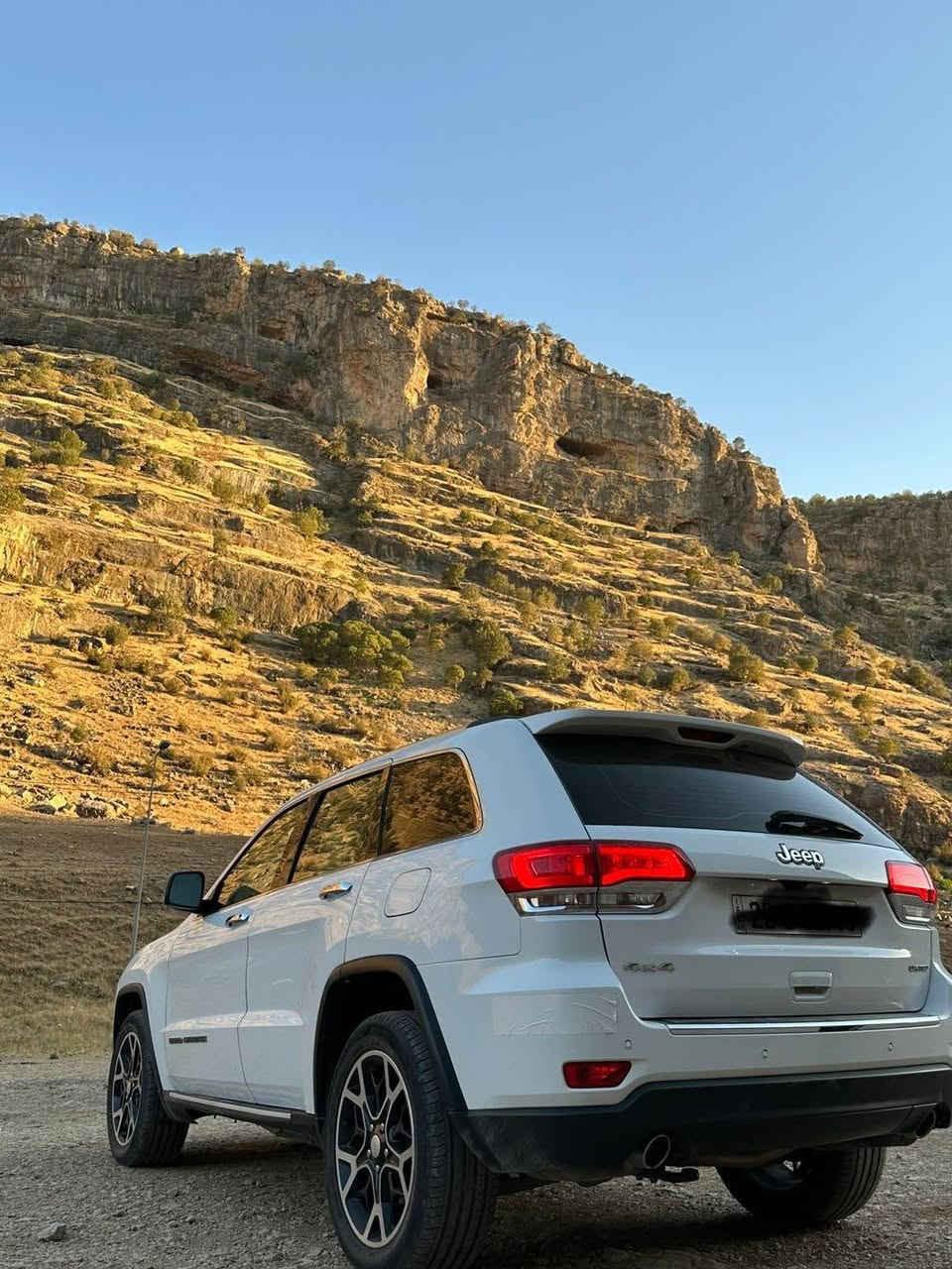 جێب گڕاند شیڕوكی (2019)لیمیتید خەلیجی شەریكە هاڕلم
چامڵغ و ڕوبعێك بۆنیت بۆیاغە 
مواسەفات دەبڵ ئەكسڵ 4*4 V6
كوشین جلد و ناو زەرد 
كوشین خەزن
كوشین هیتەر و سارد سوكان هیتەر 
ڕاداری پێش و پشت و ئاوێنەكان
ئاوێنە كارەبا و هیتەر 
كامیرەی دواوە
تحدید سورعە
شەغال 
خەتی جادە
تەبرید مەركەزی
لایت لێزەر و لید
گێچ ئەلیكترۆنی
سندوق شەفت 
بەسمە
مۆدی لێخوڕین 
ئیك و سپۆڕت سەحرا و بەفری 
سەیارەكە زۆر جوان و بێ كێشەیە تەنیا 155هەزار  كیلۆمەتر ڕۆیشتوە كامل سێرڤسی بۆ كراوە  نرخی 290 وەرەقە و مەجالێكی كەم تكایە ئەگەر موشتەری نی بێزارمان مەكە 
ڕەقەم تەلەفۆن واتس اپ *********** أربيل, العراق
