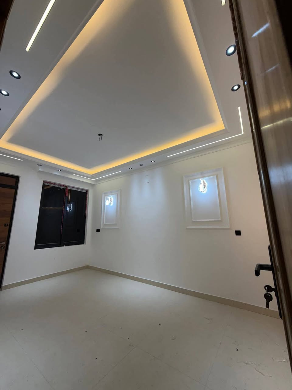 للبيع دارحه مساحة 100 متر
عن دار للبيع مساحه 100 متر بتصميم ذكي 
يستغل كل شبر  بموقع استراتيجي وهادء 

 الموقع 📍حي الجهاد الامانه قريب على مدينت العاب حي للجهاد 

بناء حديث غير مسكون يحتوي على

مدخلين صاله مطبخ منور حمام

وغرفة نوم جوه وفوق

غرفتين وخدمات للاستفسار 👇

***********
