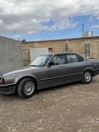 BMW525 كير عادي محرك كبس  شرط التحويل شرعيها موجود  25ورقه  وبيها مجال...