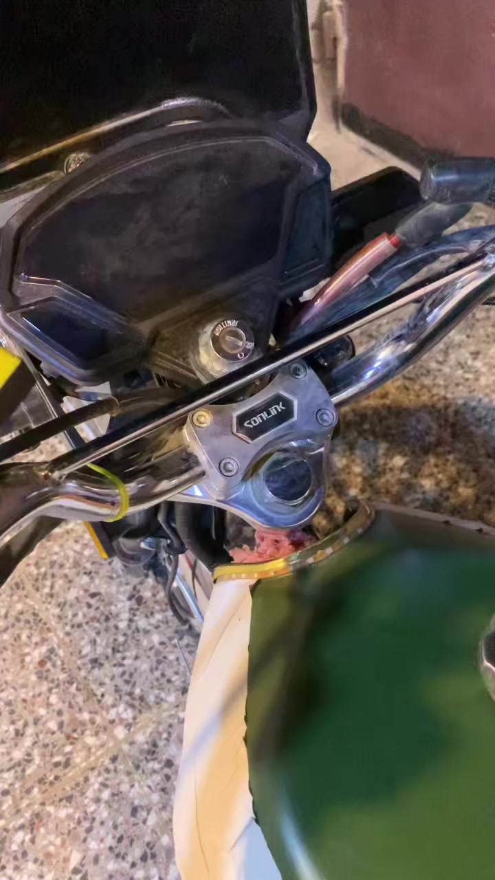 سيفان 25 محرك 200 الدراجه كفاله عامه تجي تفحص وشوف بعينك بصمات تشغيل عن بعد ٢ مكاني المحموديه رقم ***********/*********** الخاص مفتوح
