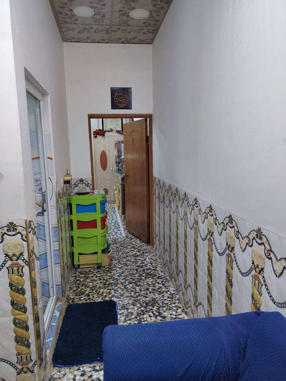 سلام عليكم عندي بيت البيع بحي الامن الداخلي( 23) المساحة 100 متر  5 ×20 طابق واحد استقبال وصاله ومطبخ صحيات داخلي وخارجي عرض الشارع 15متر خدمات كامله مجاري انترنيت ضوءا ماي وكهرباء قرب المدرسة الابتدائية والمتوسطة والثانوية وروضة ومستوصف سقف صب كونكريت بي رباط كونكريت استفسار رقم الهاتف *********** بي واتساب صاحب العقار
علما أن الدار مطلوب صندوق الاسكان 14 مليون تسديد 160 الف شهريا مكلف بالنشر الرجاء التواصل مع صاحب الدار
