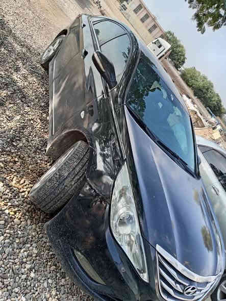 بەناوی خوای گەورە 
سۆناتا ٢٠١٣
موس موس 
بۆفرۆشتن و گۆڕینەوە 
بەشەرت گێڕو مەکینە و تەقەو ڕەقە
سەخفی بۆیاخ نیە 
حیزامیش نیە بە حیزام دەیفرۆشم 
سەیارەکە وردە مەسروفی تیایە لە ڕوی بۆیاخو جوانکاریوە 
موشتەری پەیوەندی کات لەخزمەتیام 
سعری ٤٧گڵاو مەجالی تیایە 
***********
 کەلار
