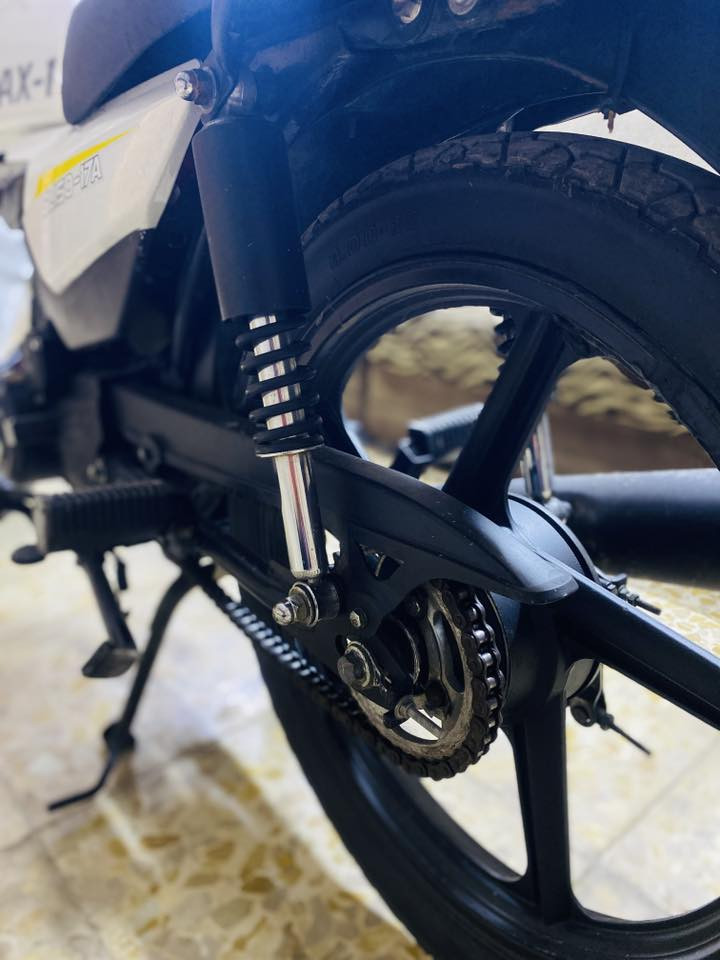 السلام عليكم دراجة سونك للبيع بعدها جديدة مكينة بلادية اي نقص مابيها بس اشارة مكسورة مامشتغلة دلفري ابد شتريتها وماتعودت عليها
مكاني بغداد حي اور
السعر خاص واتساب او علق واني ادخلك 
تواصل ع رقم 
***********
