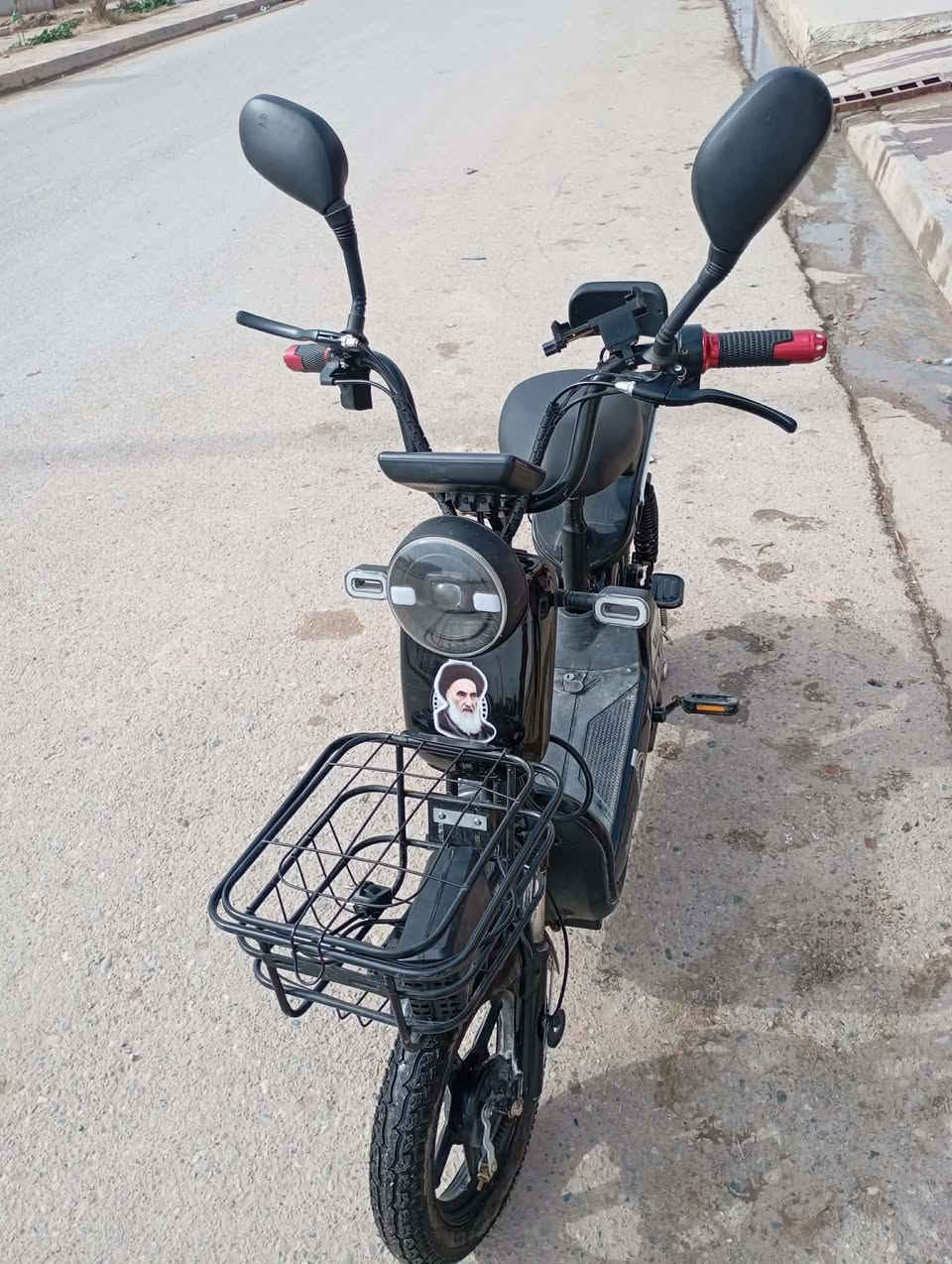 السلام عليكم دراجه شحن للبيع مستعمل شهر سعر 275000 بيه مجال
رقم موبيل ***********
