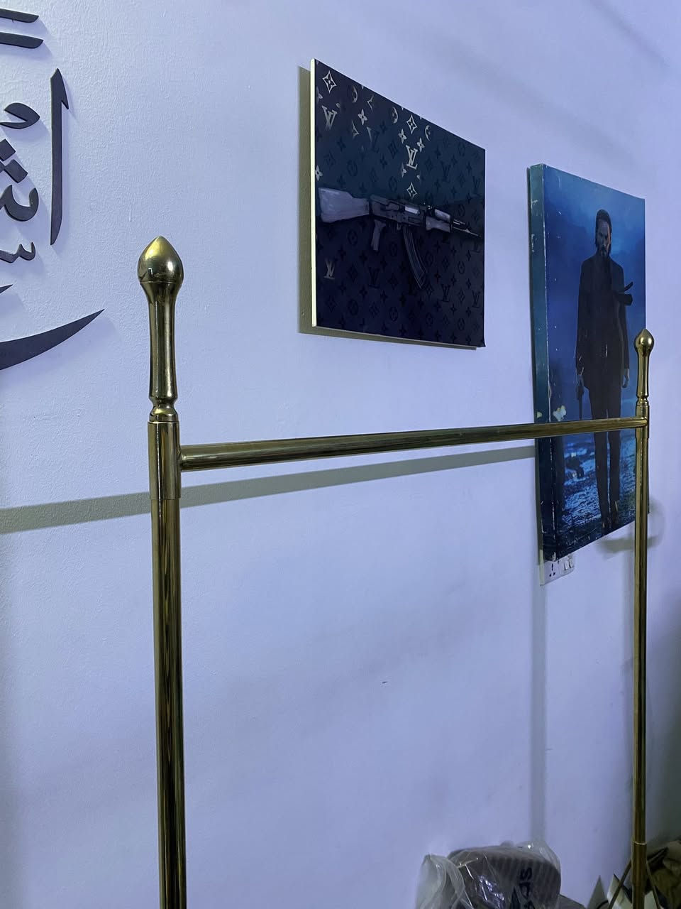 ستاند ملابس ذهبي طول 152 العرض120 نظيف كلش سعرة 65 الف مكاني بغداد***********
