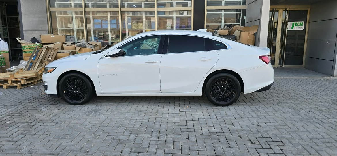 ئەم سەیارەیە بۆ فرۆشتن
مالیبۆ Ltمۆدێل ٢٠٢٢ ناو رەساسی  ٦٨هەزار ڕۆشتوە چەمەڵخەو بۆندید بۆیاخە چەمەڵێخی سەکنی  کارتی هەیە سەیارەکە ناو ڕەساسی و مەرخوبە  سەیارەیەکی زۆر جوانە و ماڵی دۆستە هیچ کەمو کورتیەکی نیە سەیارەی دەستی خۆمە و هی مەعرەز نیە 
بە شەرتی گێڕ و مەکینە و خرامە و تەحویل
سەیارەکە سەنەوی تازەیە تا ناوەڕاستی ساڵی 2028
نرخ / 127 وەرەقەو و معامەلەیەکی کەم
ژ.م / ***********
سەیارەکە لە سلێمانیە السليمانية, العراق
