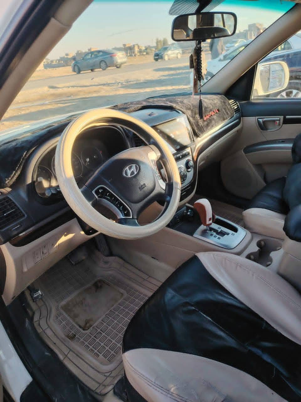 السلام عليكم 
#للبيع
سنتاڤي
رقم اربيل 
موديل  2011
خليجي
محرك 6 سلندر
بيها ملاحضات  بصيطه 
تواير صدر كير محرك خير من الله 
السياره نضيفه ومال بيت 

للاستفسار
***********
***********
***********
