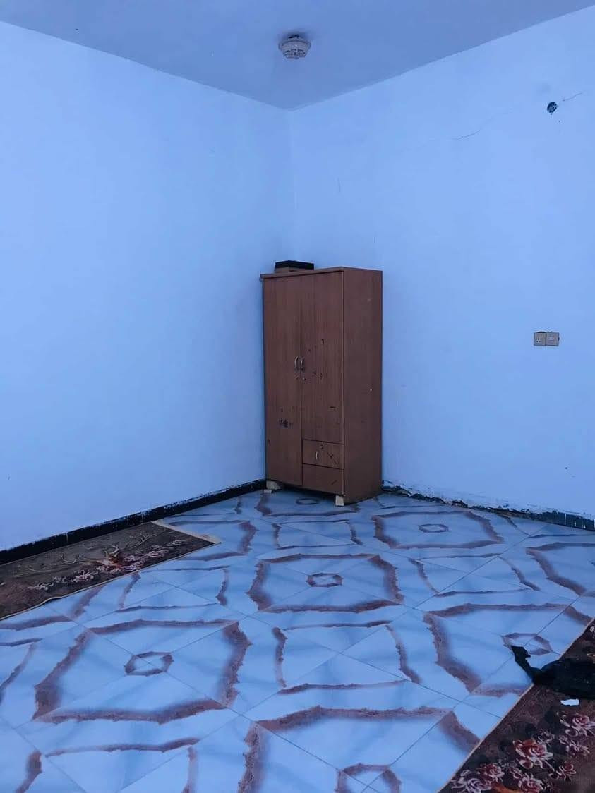 بيت للبيع 200 متر  طابق واحد بي نقوصات بسيطه موضحه بالصور طابو صرف باسمي الاسكان الصناعي ب3000 على شارع 20 كافة الخدمات موجوده متداد النزله الرابعه قرب المحطه المجاري السعر والاستفسار الاتصال على الرقم ***********
