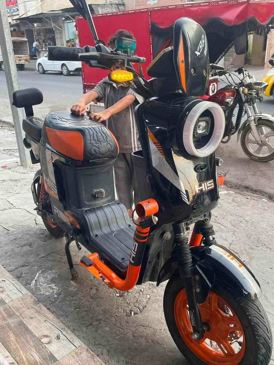 ماطور شحن X900 للبيع نظافه كدام العين سعر 300 بي مجال بطاريت نص عمر  ***********
