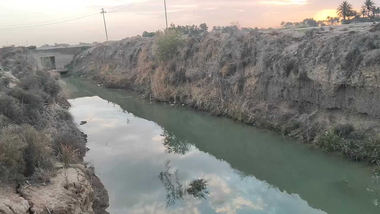 أرض زراعية للبيع المساحه 23دونم تبعد عن الشارع العام 300متر
مع مجمع ماي تبليط فرعي يوجد 3بيوت مع بستان في ناحية الشوملي في محافظة بابل 
الاستفسار ع هذا الرقم ***********
