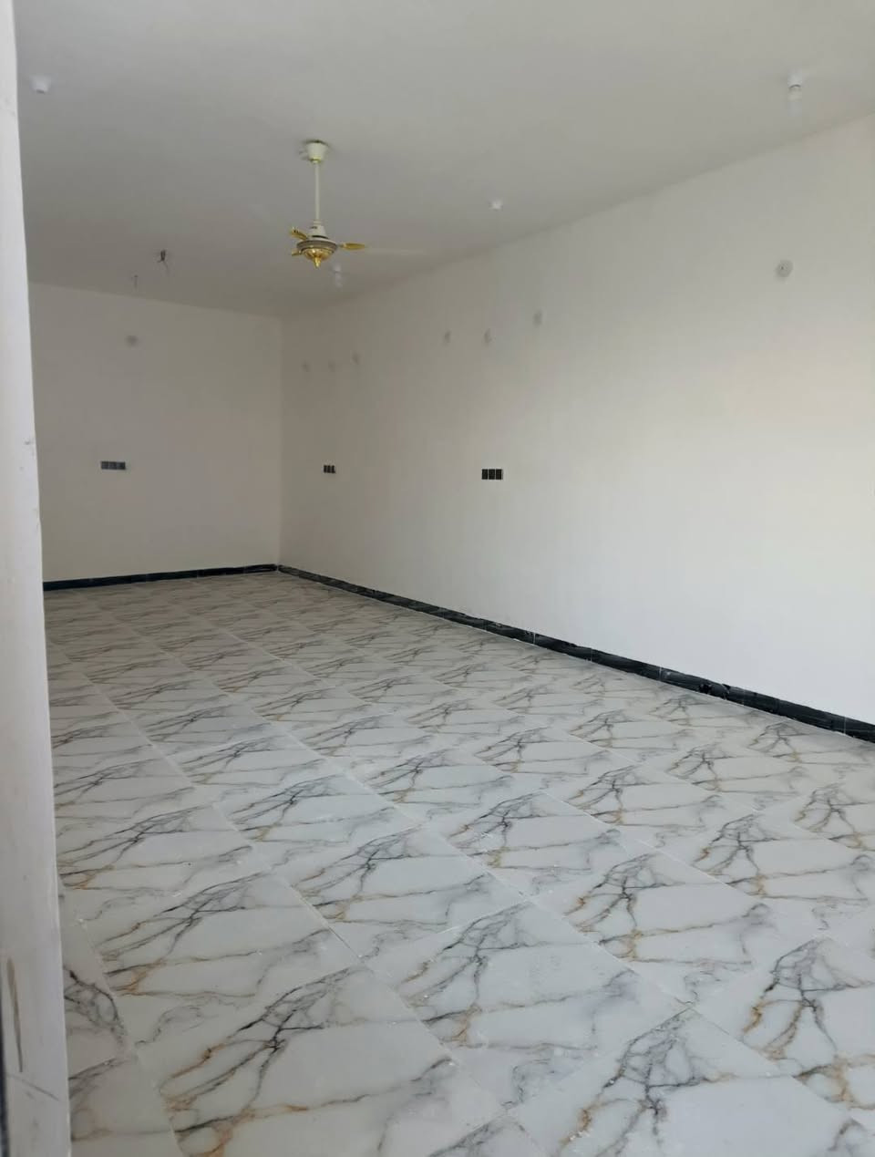 احصل على بيت أحلامك اليوم 🏠
بيت مميز في حي السبل
مساحة 200 م²
جاهز للتسليم – تستلم المفتاح فورًا 🔑
🔹 بناء درجة أولى – صب كونكريت
🔹 ديوانية بطول 9 أمتار (مثالية للضيوف)
🔹 مطبخ على الطراز الحديث
🔹 مساحة أمامية لوقوف السيارة
🔹 ماء وكهرباء مقابيل البيت
🔹 مولد قريب – راحة دائمة
بيت متكامل للسكن العائلي
راحة، موقع، وجودة بناء… بفرصة ما تتعوّض
📩 للاستفسار راسل الصفحة
📱 واتساب: ***********
البيت جاهز… والقرار بيدك
