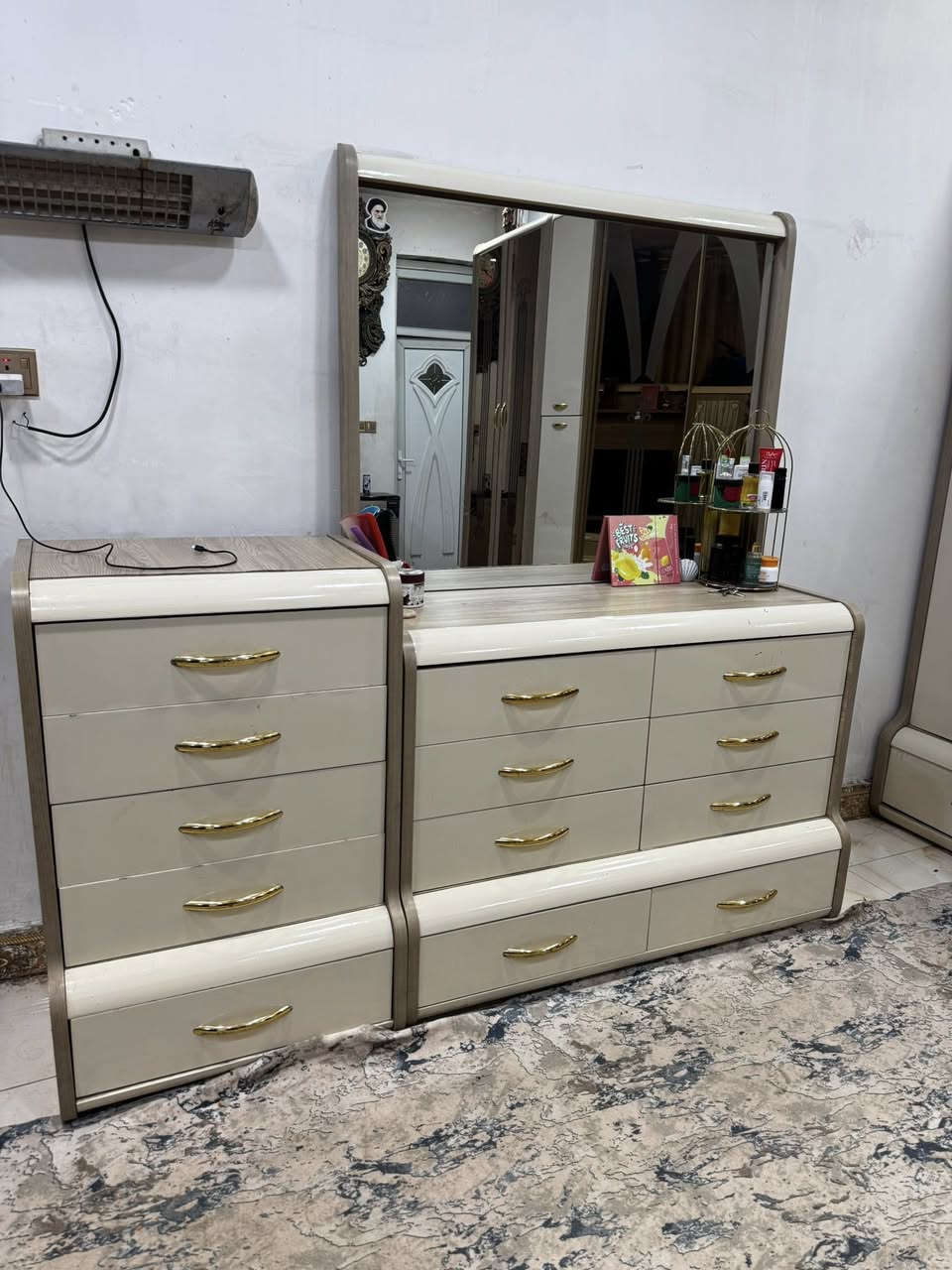 غرفه تركيه 11 قطعه درجه اولى جديده نضافه 95 السعر مليون و600 بيها مجال قليل للشراي المكان بغداد الرئاسه شارع 20 
للاستفسار ***********
