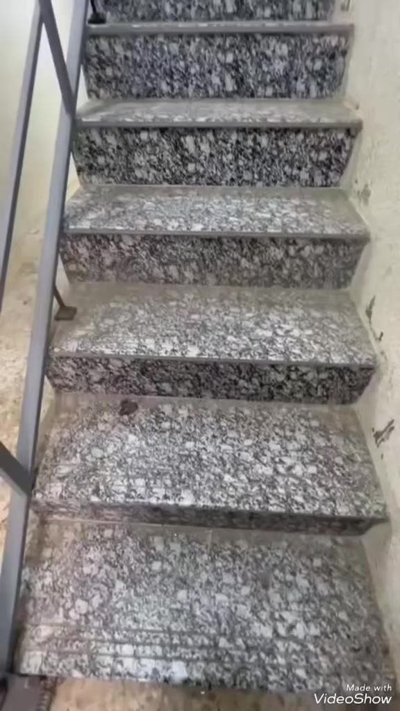 شقة  لليجار طابق ثاني نظيفة جدا تحتوي على صالة كبيرة +مطبخ +خدمات صحية غربي  +غرفة نوم الشقة ديلوكس  نظيفة جدا في  منطقة الوشاش  ملاحظة العوائل فقط   أي استفسار تليفون ***********واتساب ***********وتساب ***********  أو مراجعة مكتب الخبير للعقار ؤمن للة التوفيق
