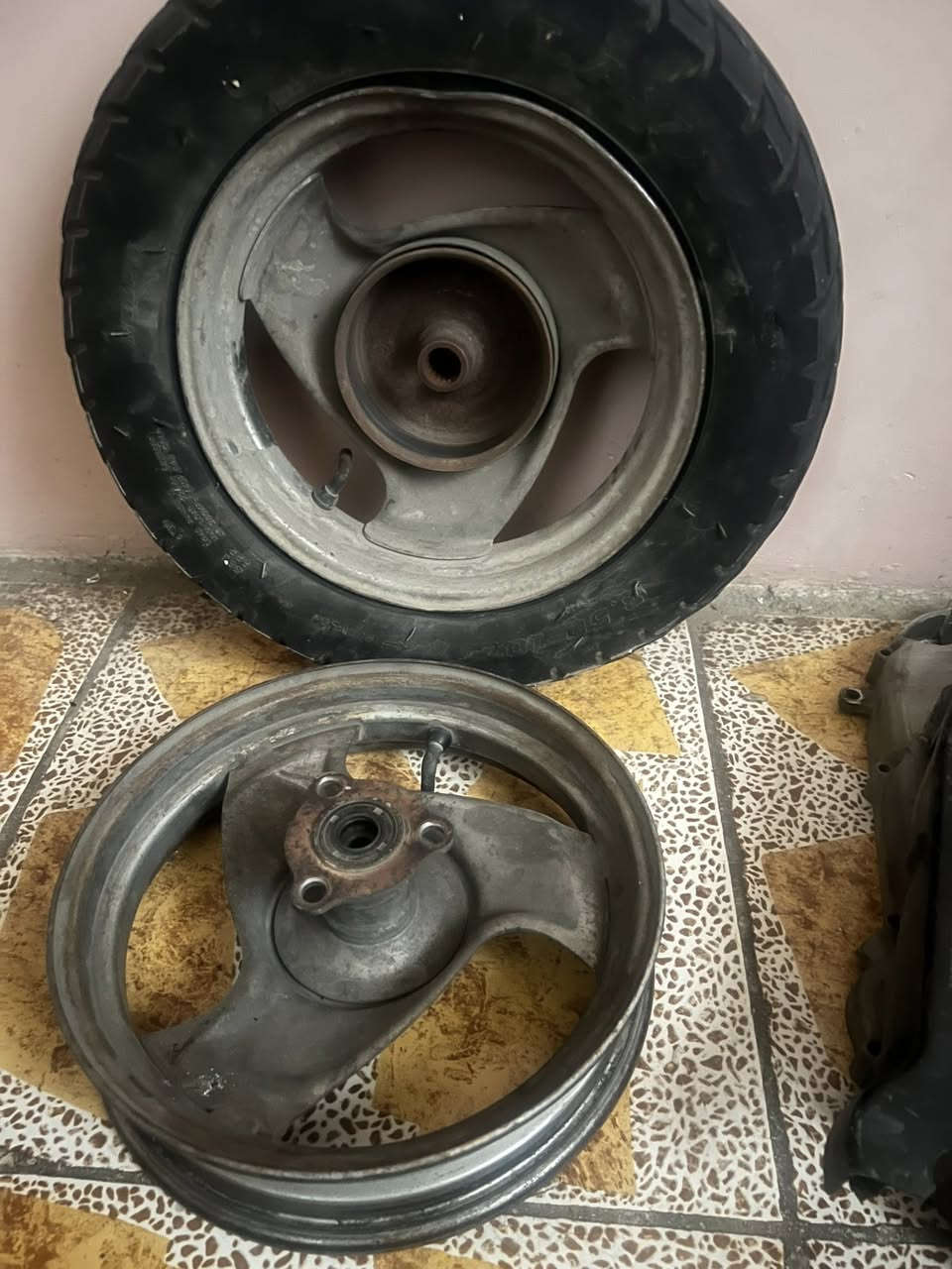 سلام عليكم غراض تفصيخ كلهن اصليه مال عدله

وياله زوج بس بدون التاير ب 15
قبق هندر هون ولسواد ماله بس ناقصه عتله الهندر ب 15
كلج امامي كامل ب 15
طاسه وسبرنكه ب10
تطواله ncy اصليه ب10
كابريتر يحتاجله بس تنضيف ب 15
ولياخذهن شلع كلهن احسبهن اله بسعر اقل

مكاني بغداد حي القاهره يم جامع نداء الخاص مفتوح


**إذا كنت صاحب هذا الإعلان وتريد حذفه لأي سبب، رجاءا أرسل رسالة إلى الدعم الفني**