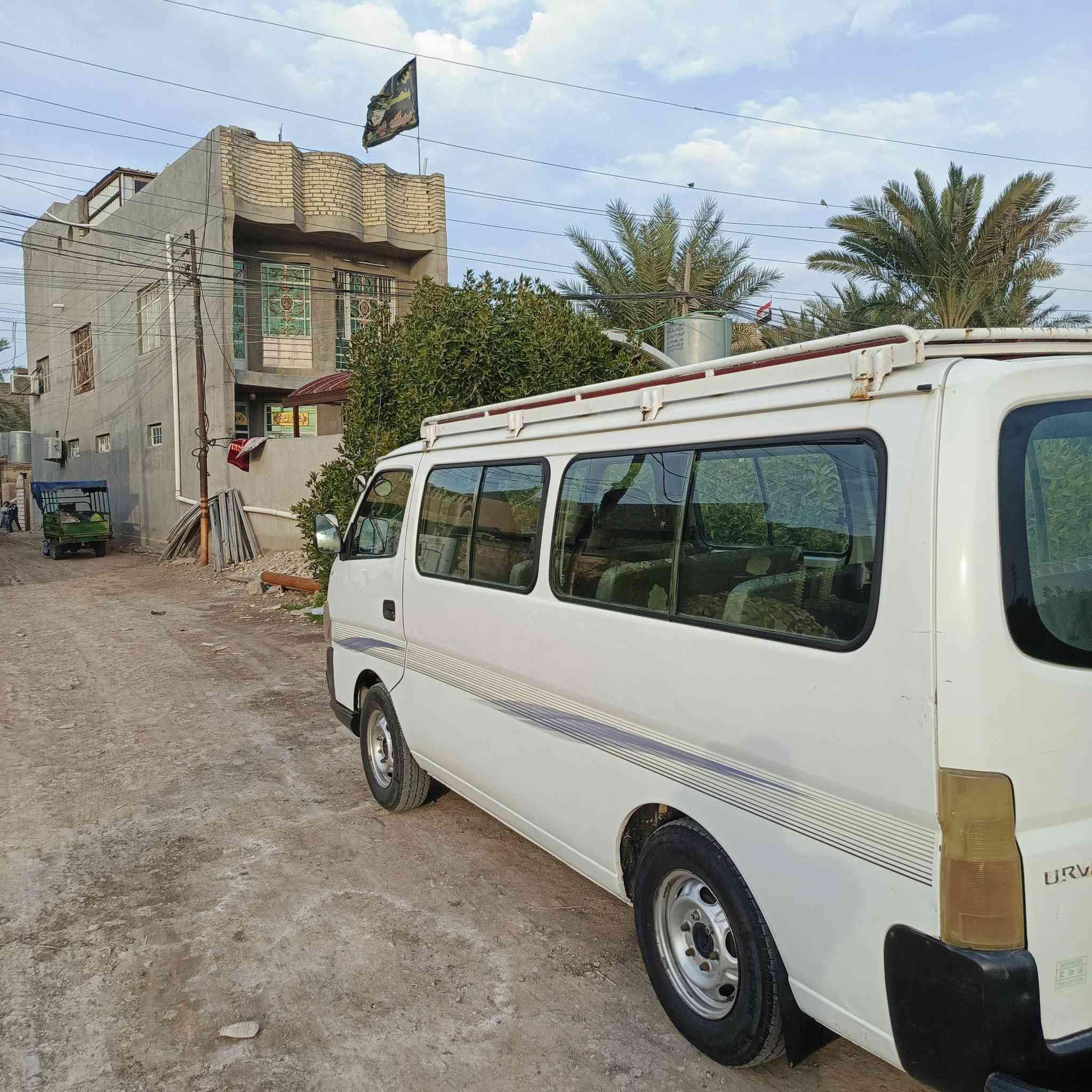 سلام عليكم نيسان يورفان  موديل 10بليته وسنويه سياره كامله كيرر مكينه تبريد سياره رقم احمر صبغ قفط باب عبري
شبرين وصبغ بل صندوك شويه اني بكلف بل نشر رقم صاحب سياره ***********/***********سعر سياره 115وبيها مجال حك جيه
مكان معامل الحسنيه
