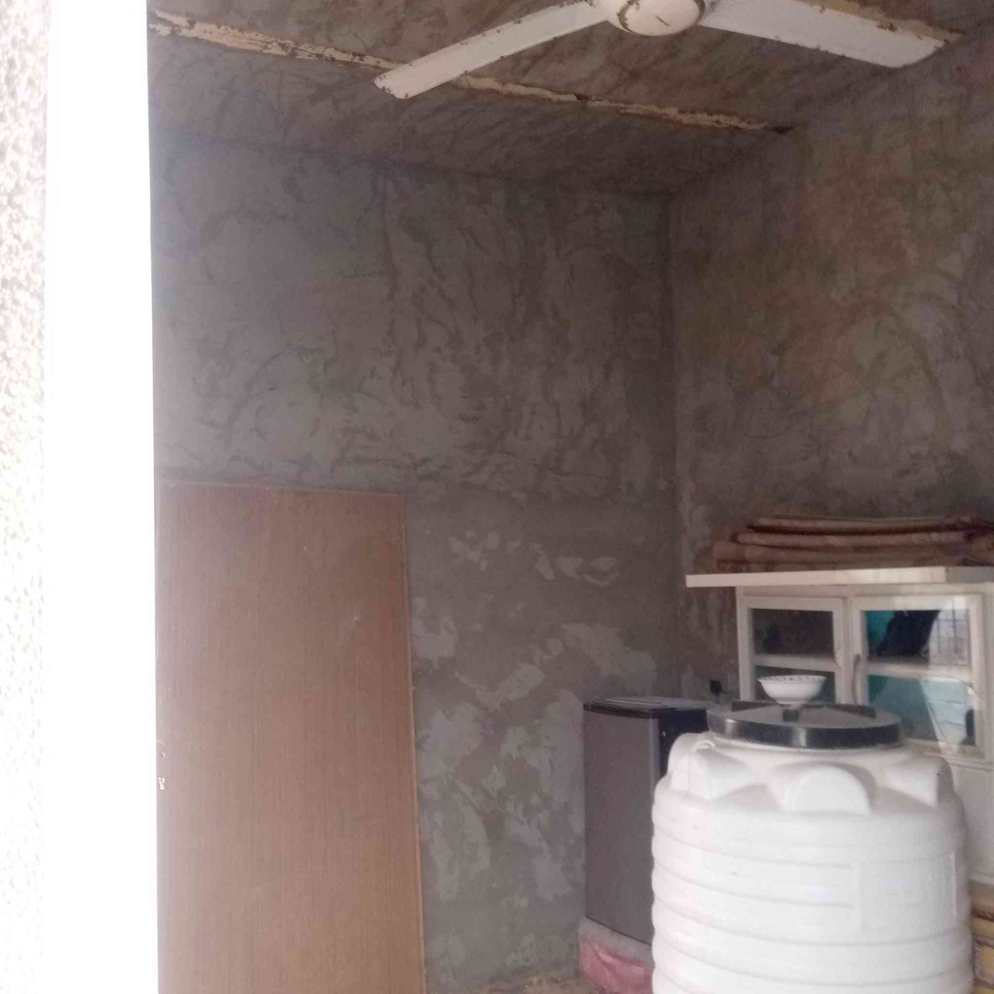 دار للبيع
مساحة 180م منطقة مجاور للأمام العباس بن الكاظم (ع)
مناسب جداً تتكون من غرفتين نوم وصاله وديوانيه ومطبخ وصحيات داخلي وخارجي وشارع عريض كهرباء وماء البتلو طابوق 
المبني منه نصف //غرفه نوم جاهزه ومطبخ وصحيات 
المكان شارع ال كشيش فرع مولدة علي البيگ
السعر 20 مليون وبي مجال
الهاتف ***********
مكلف بالنشر
