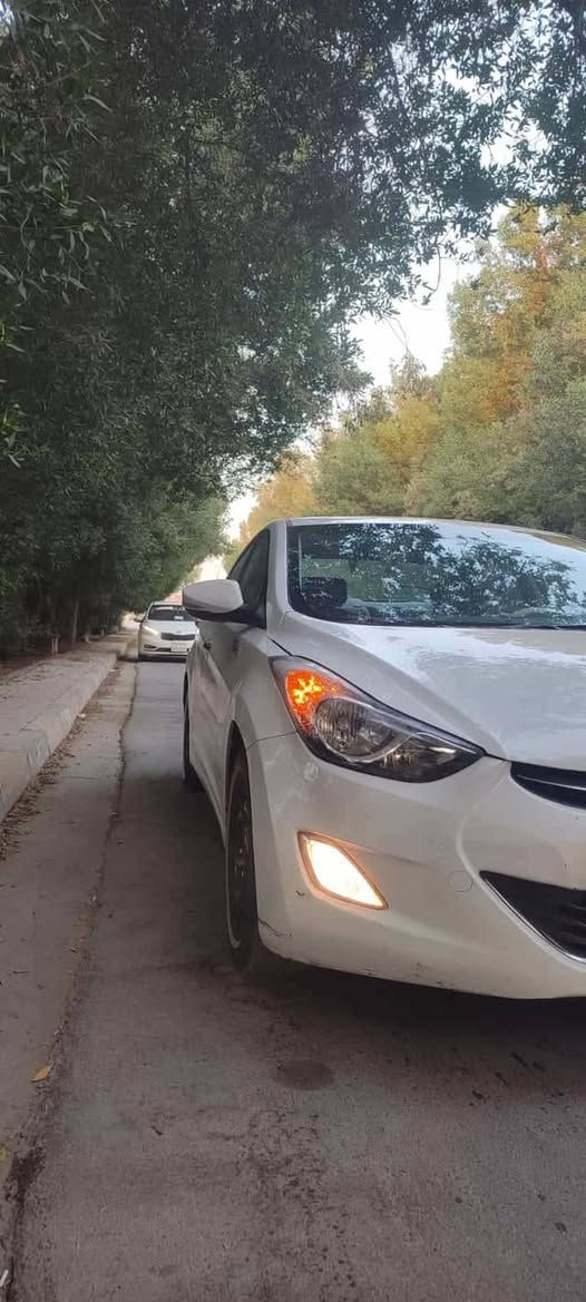 الانتره مديل 2015بانزين اصل فول السياره جديده بمعنه الكلمه ماناقصه برغي دجي وتشوف سنويه عضم عاج مطابق ويه الشاصي رقم بغداد نكليزي رقمه حلو 
مراوس تصير بوبتيما مكان السياره نجف سعرهه 52بيهه مجال قليل الميشتري بس ايعامل ليراسلني ويتعب نفسه ***********
