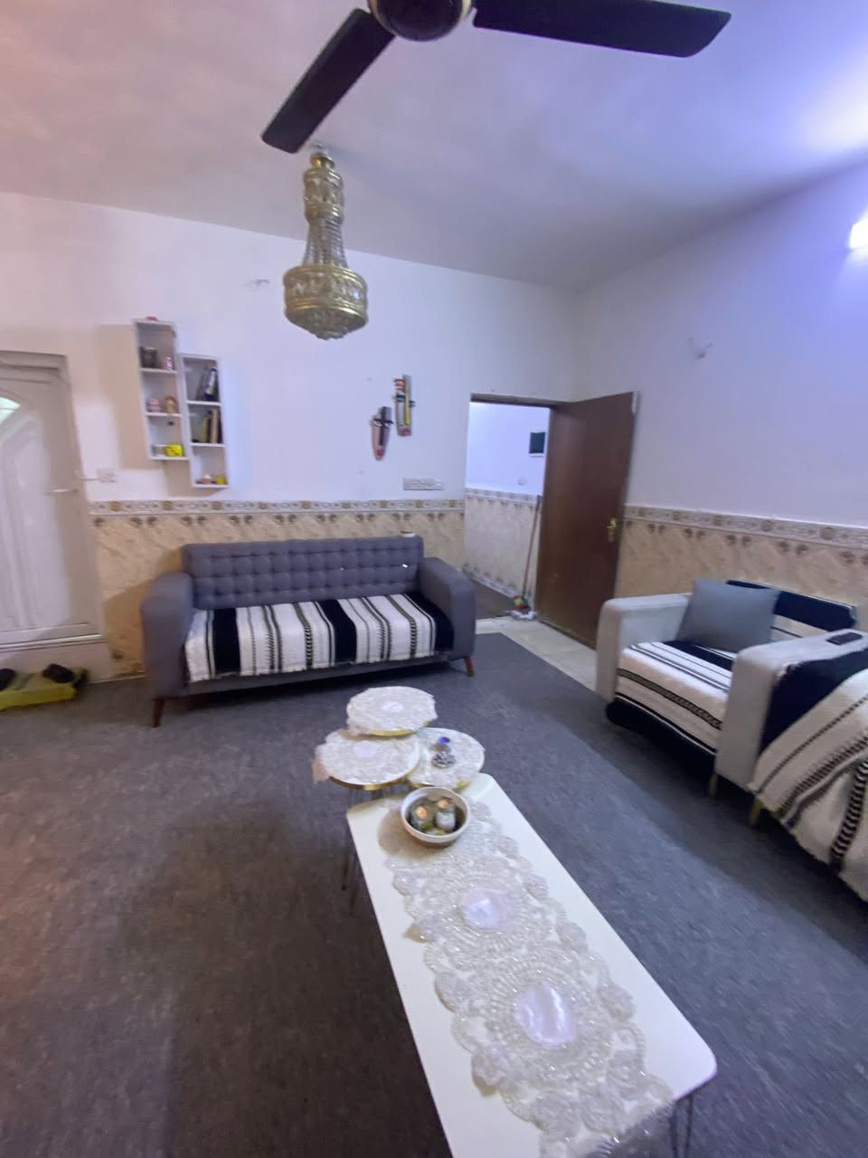 كورنر ٨ مقاعد تركي نضيف جدا جدا ويه قنفه ثلاثيه اني مرهمتها وياها مو ويه الكورنر وياه مفرش تخم ويه بردات رصاصي كولها للبيع مكان الدوره ابو طياره سعر ٥٠٠ كولهم وبي مجال بسيط جدا


**إذا كنت صاحب هذا الإعلان وتريد حذفه لأي سبب، رجاءا أرسل رسالة إلى الدعم الفني**